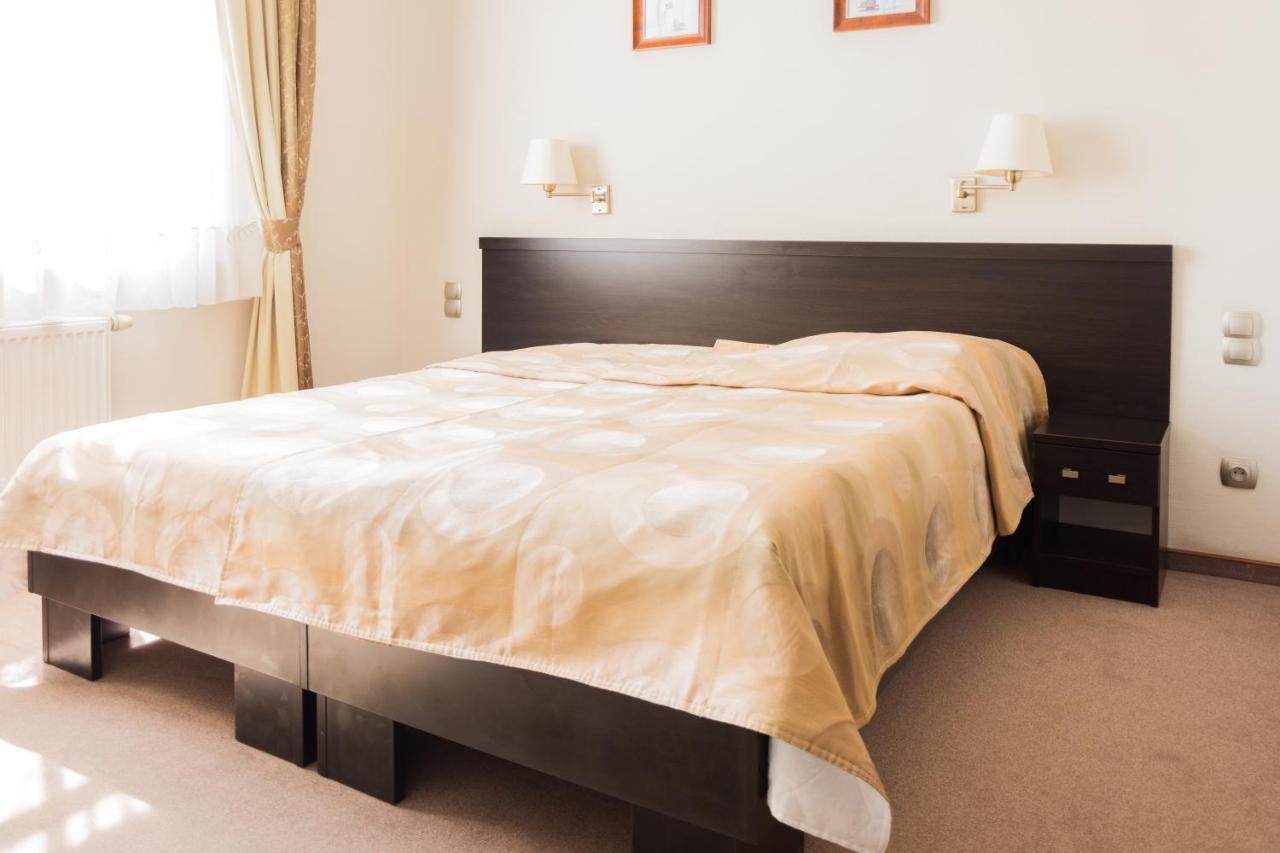 Portius Otel Krosno Dış mekan fotoğraf